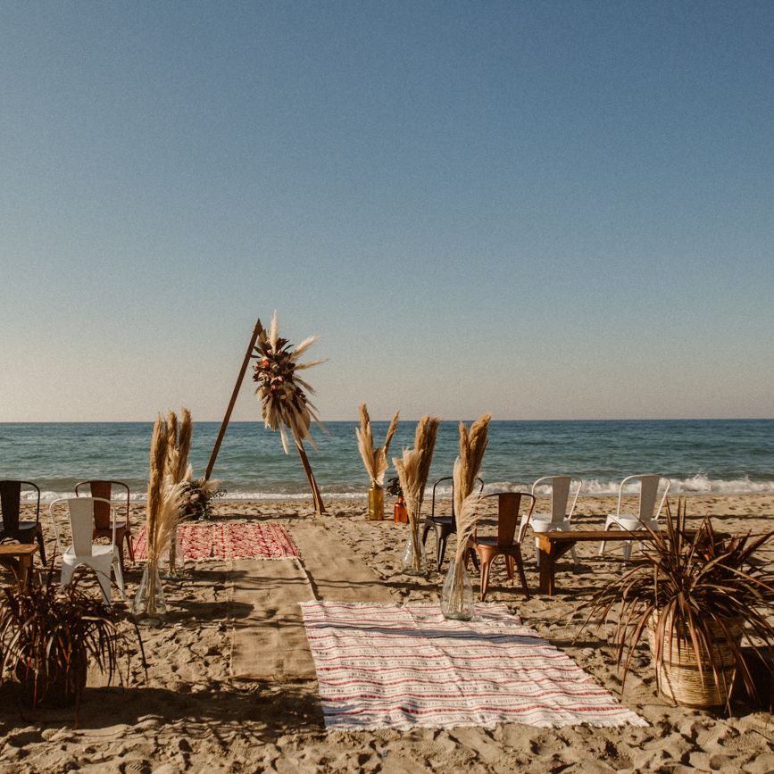 Aisle with rugs for a beach wedding
