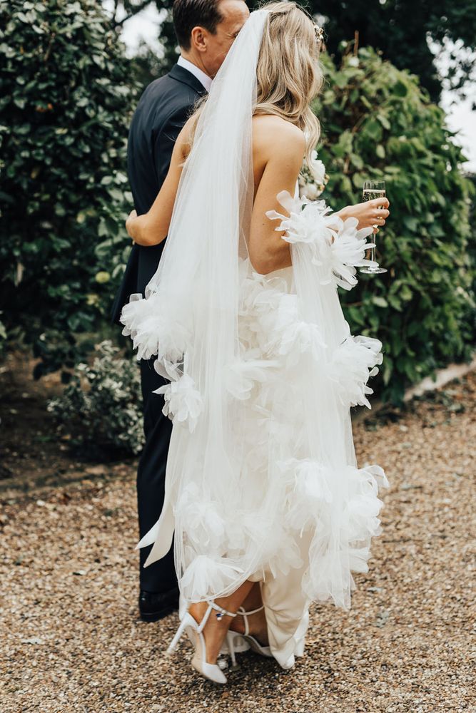 20 Short Wedding Veil Ideas and Inspiration For The Chic and Timeless Bride 20 Short Wedding Veil Ideas and Inspiration For The Chic and Timeless Bride