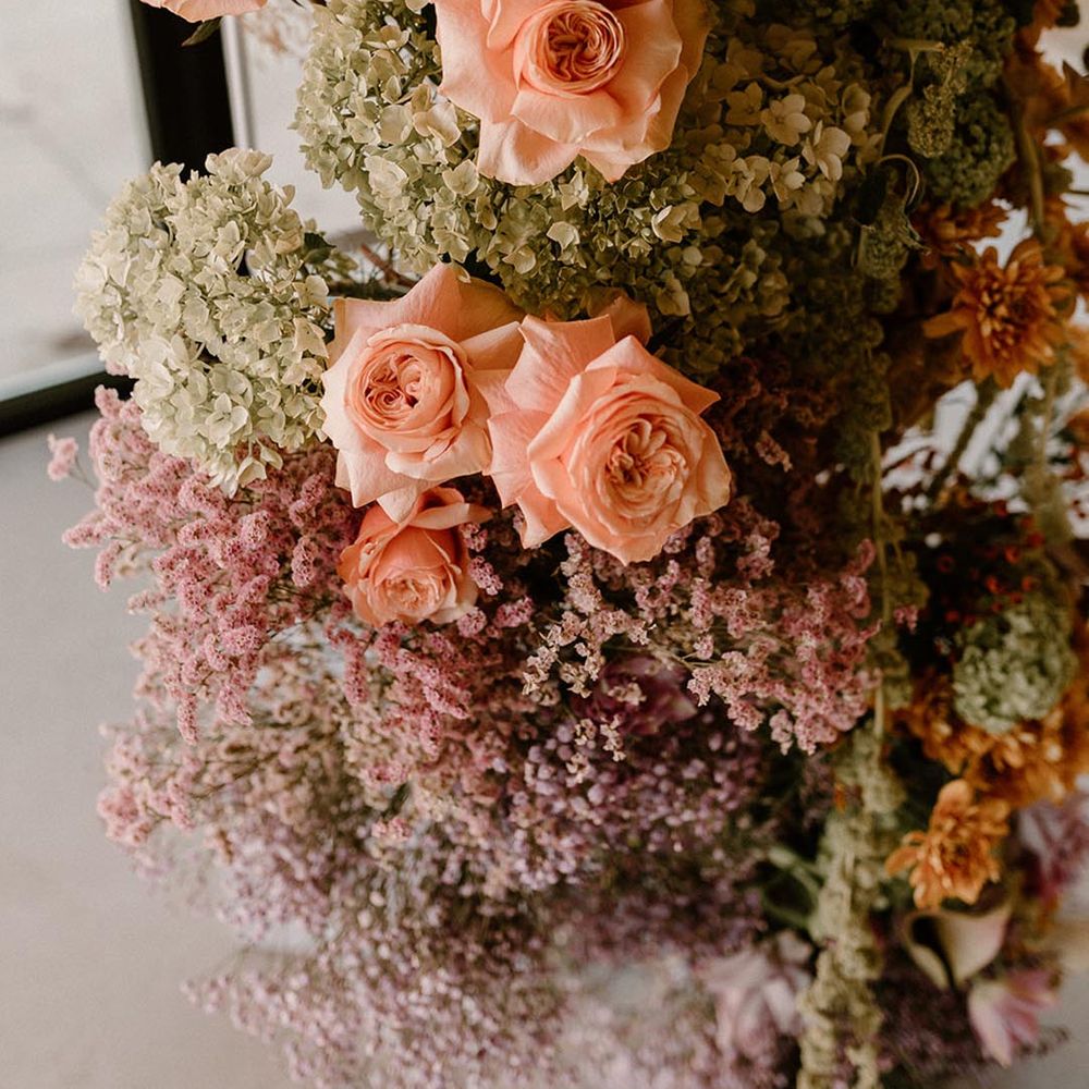 Pretty wedding flowers in muted neutral tones and pale pinks 
