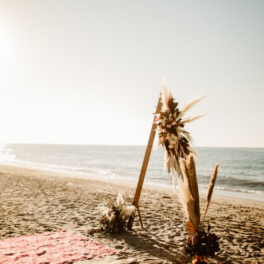 Alter structure for beach wedding
