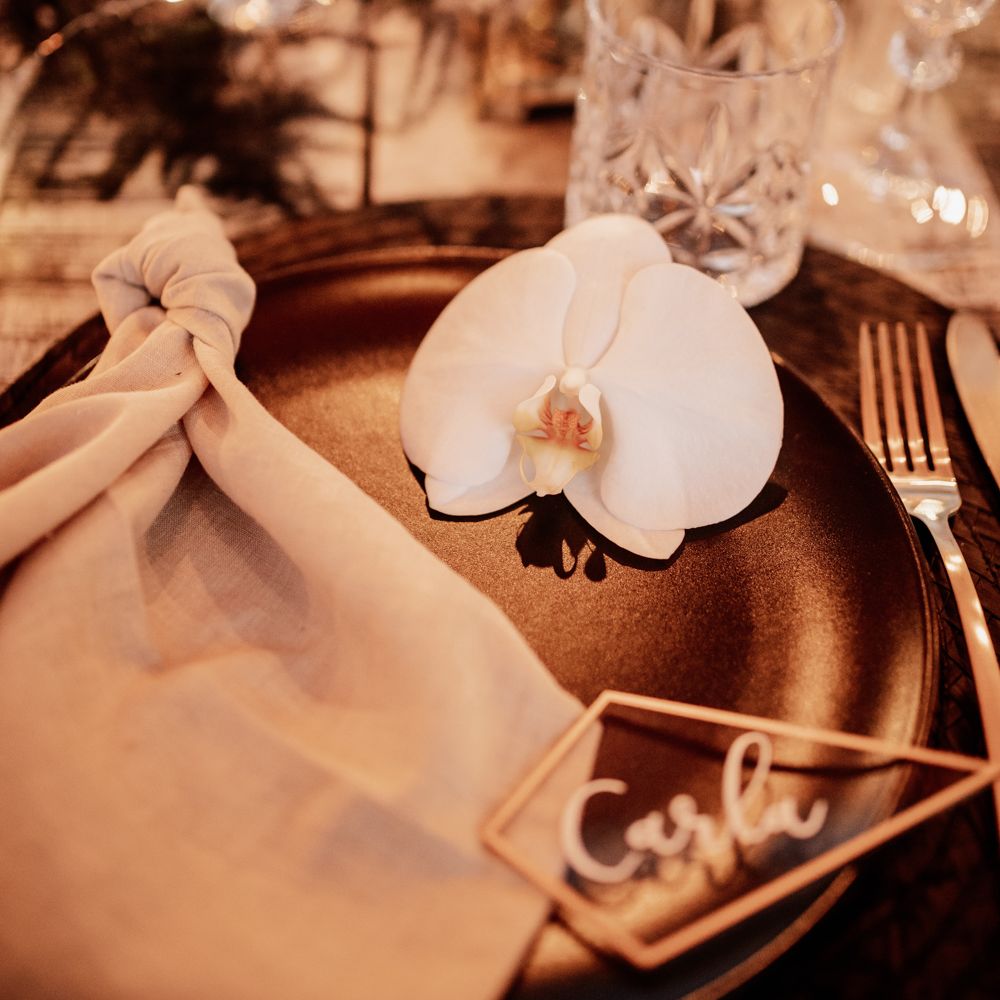 Golden table decor with orchid 