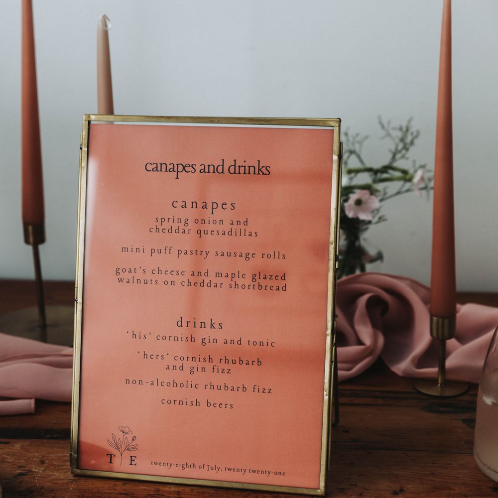 Peach stationery complete with contemporary design in a golden thin frame