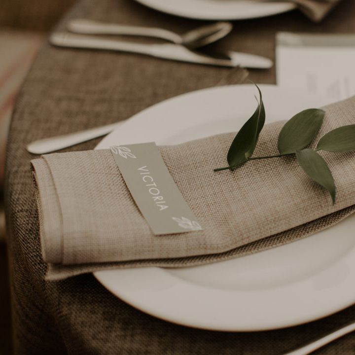 Material napkin complete with green foliage and neutral name place