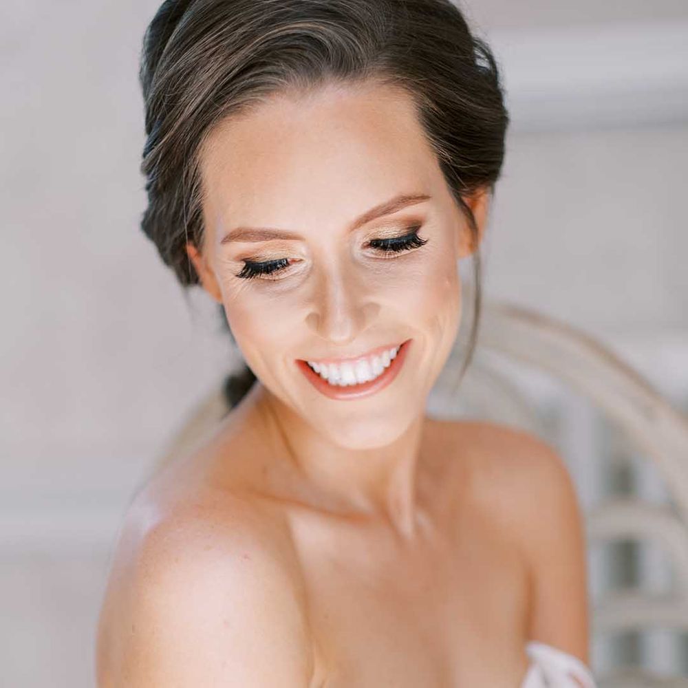 Natural wedding day makeup with lipstick and shimmering eye shadow