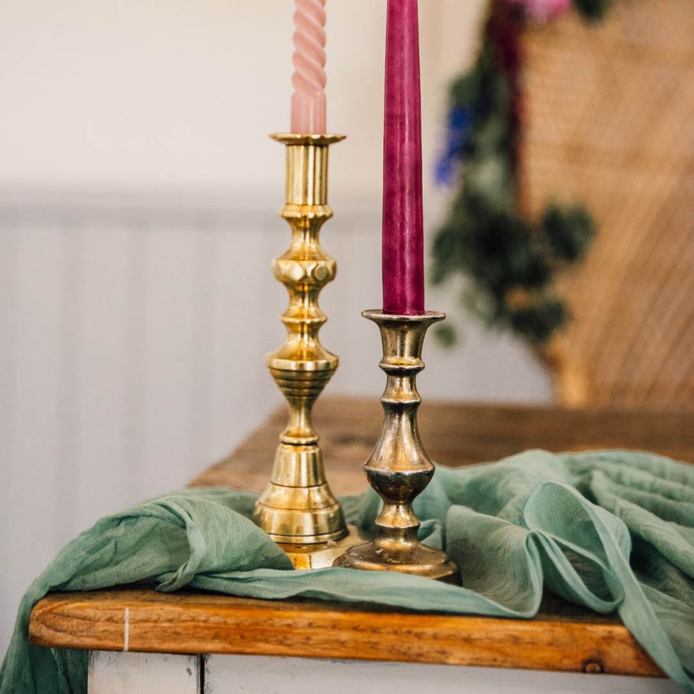 Pink candles decorate the wedding tablescape in gold candleholders 
