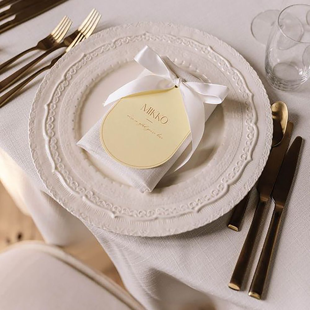 Wedding table set up with plate and table place name with bow decoration by Divine Day Photography