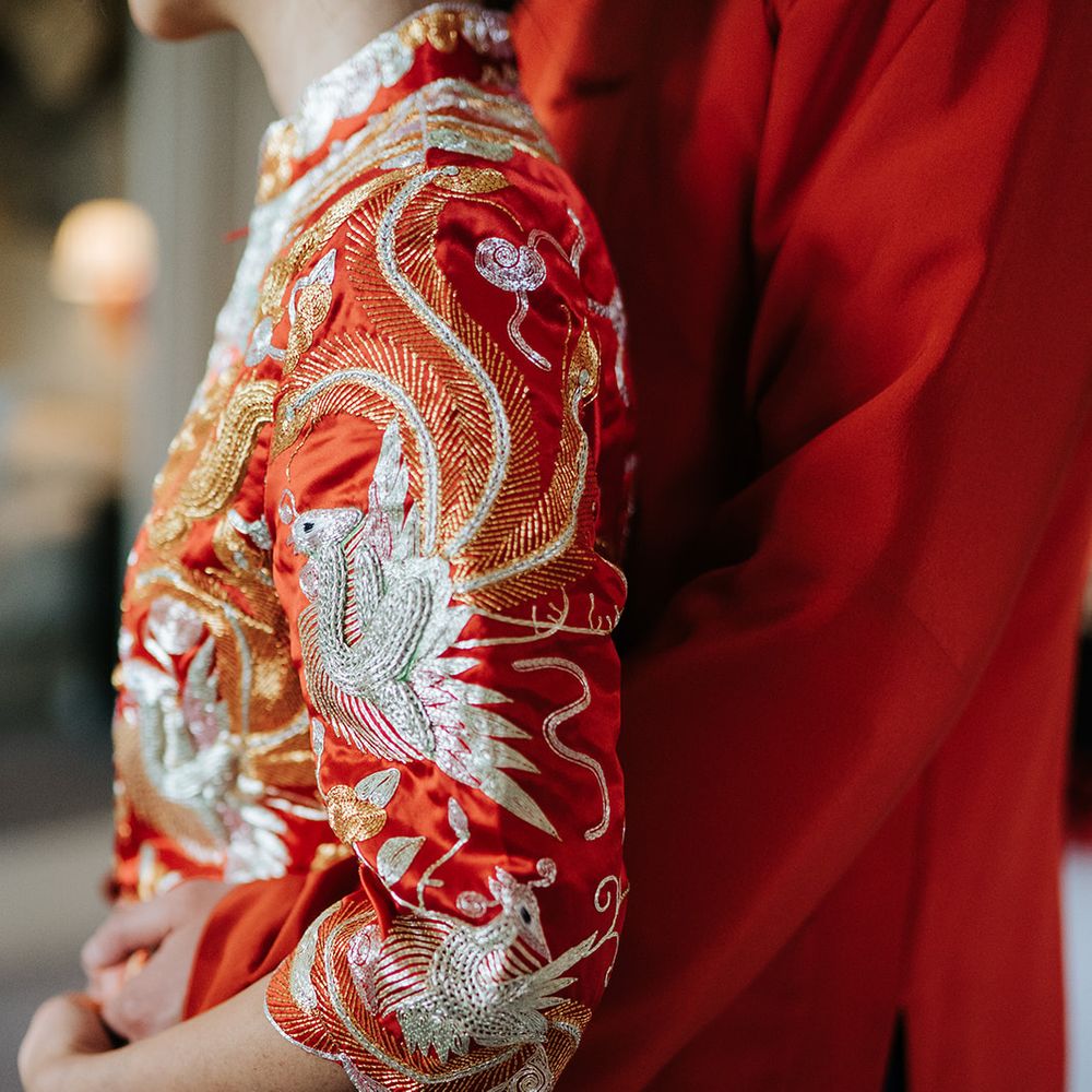 Bride wears intricately embroidered Chinese wedding dress 