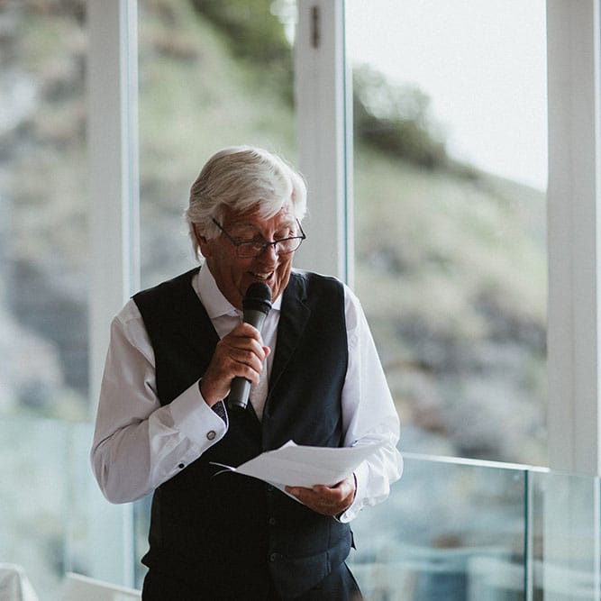 Brides father gives speech on her wedding day for Tunnels Beach wedding 