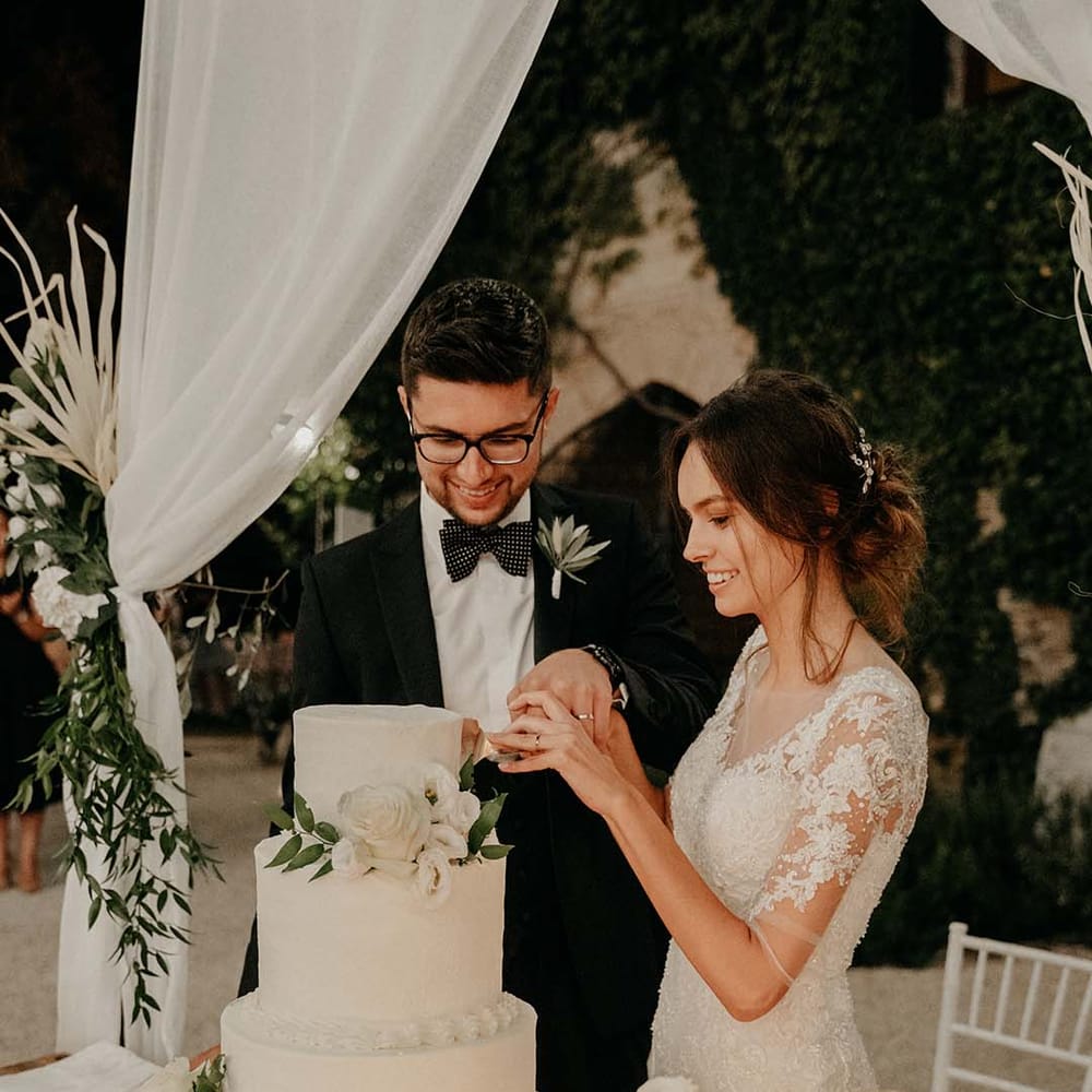 Bride & groom cut their wedding cake outdoors on their wedding day | Royal Studio