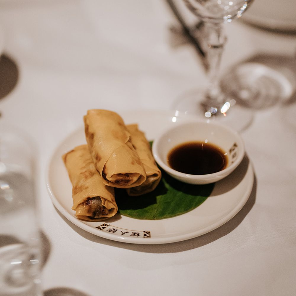 Spring rolls with soy sauce 
