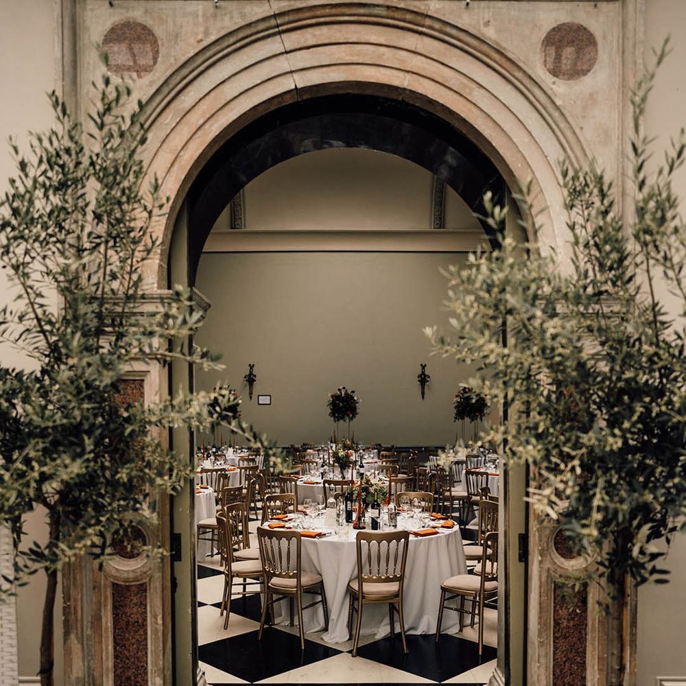 Luxury Hampton Court House wedding venue for traditional wedding with orange table decor and centrepieces 