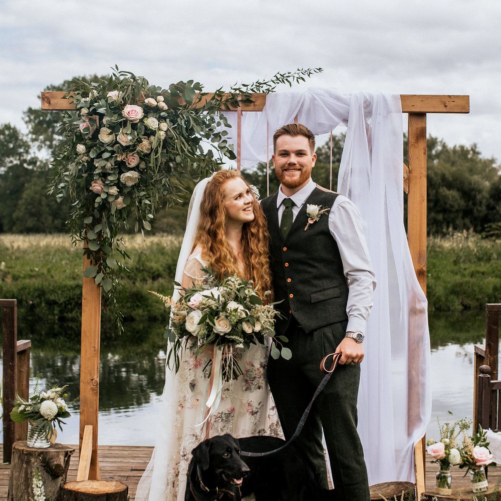 Bride & groom at Houghton Lodge Gardens 