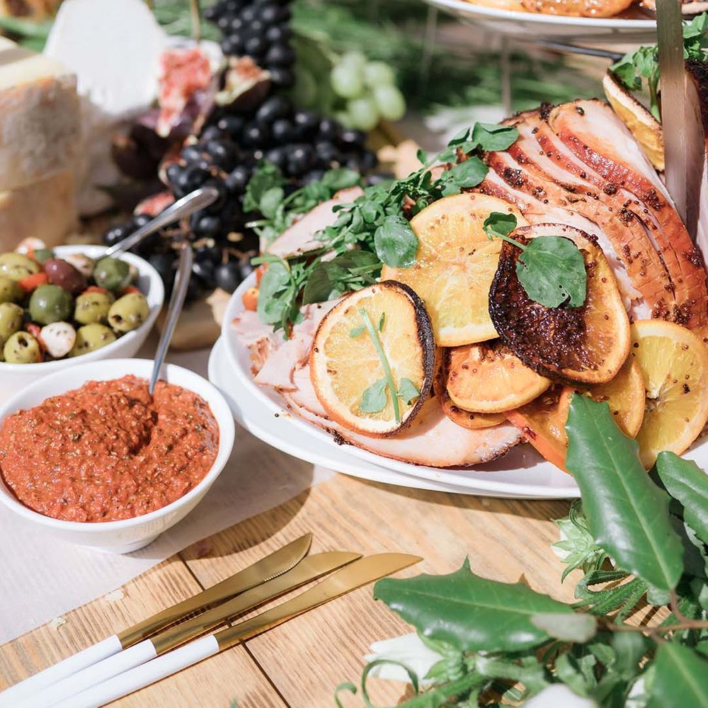A full Mexican cuisine feast for the wedding guests including all the sides, sauces and dips 