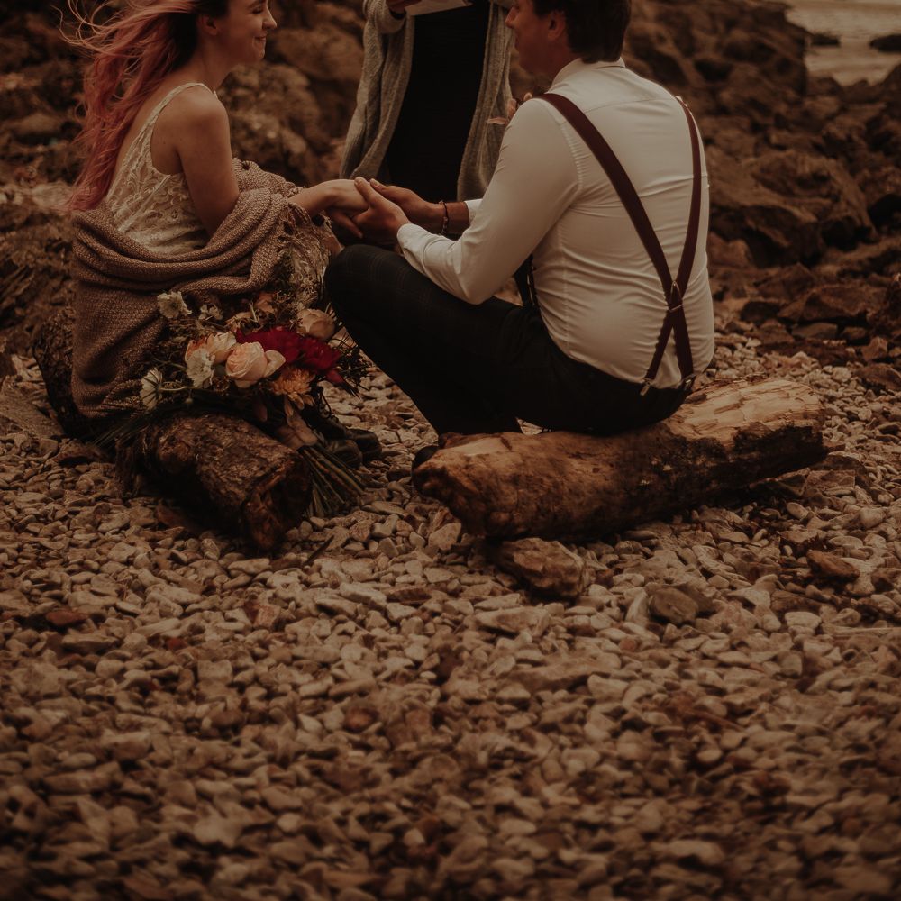 Intimate beach elopement wedding pictures by Esme Whiteside Photography