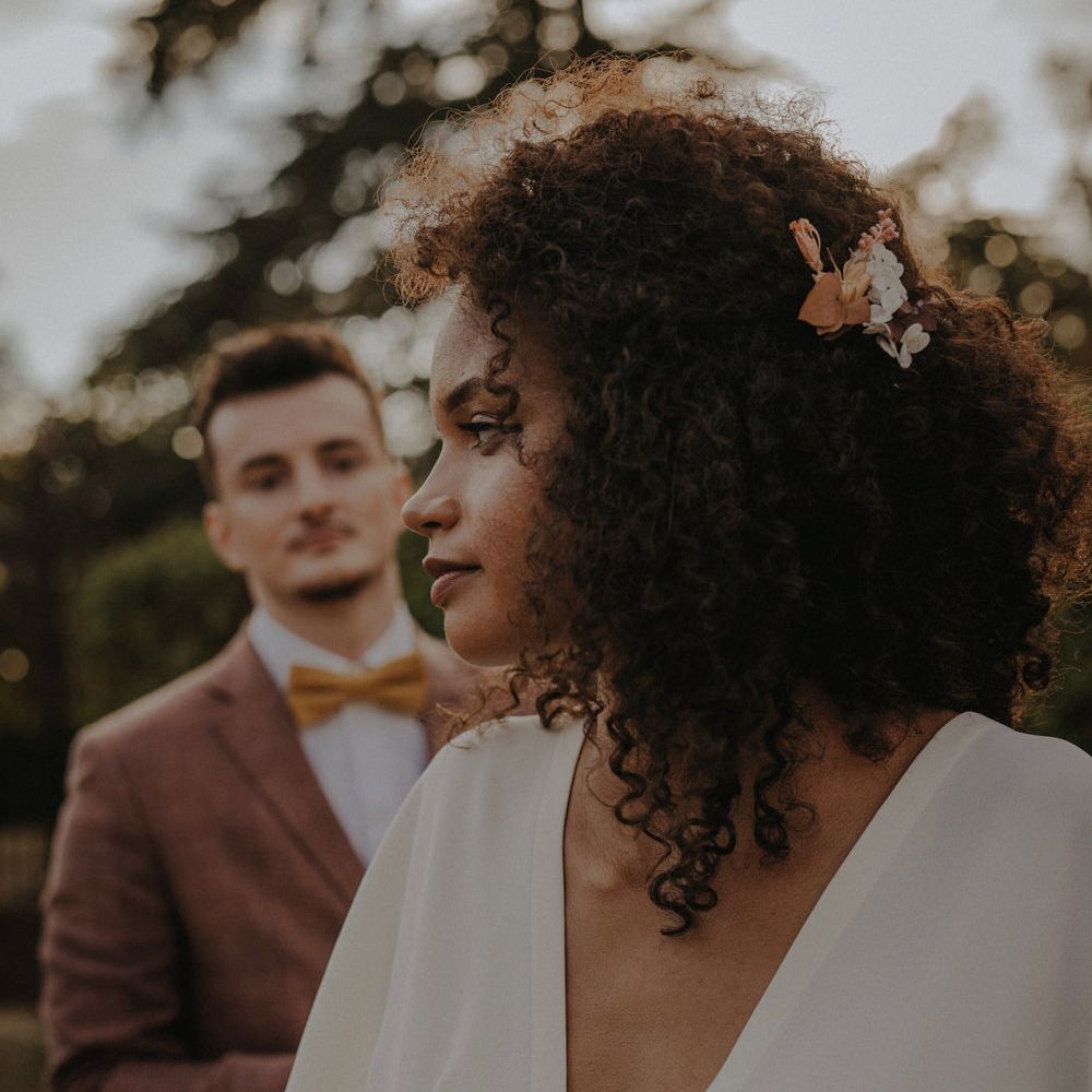 Bride with naturally curly hair and flowers