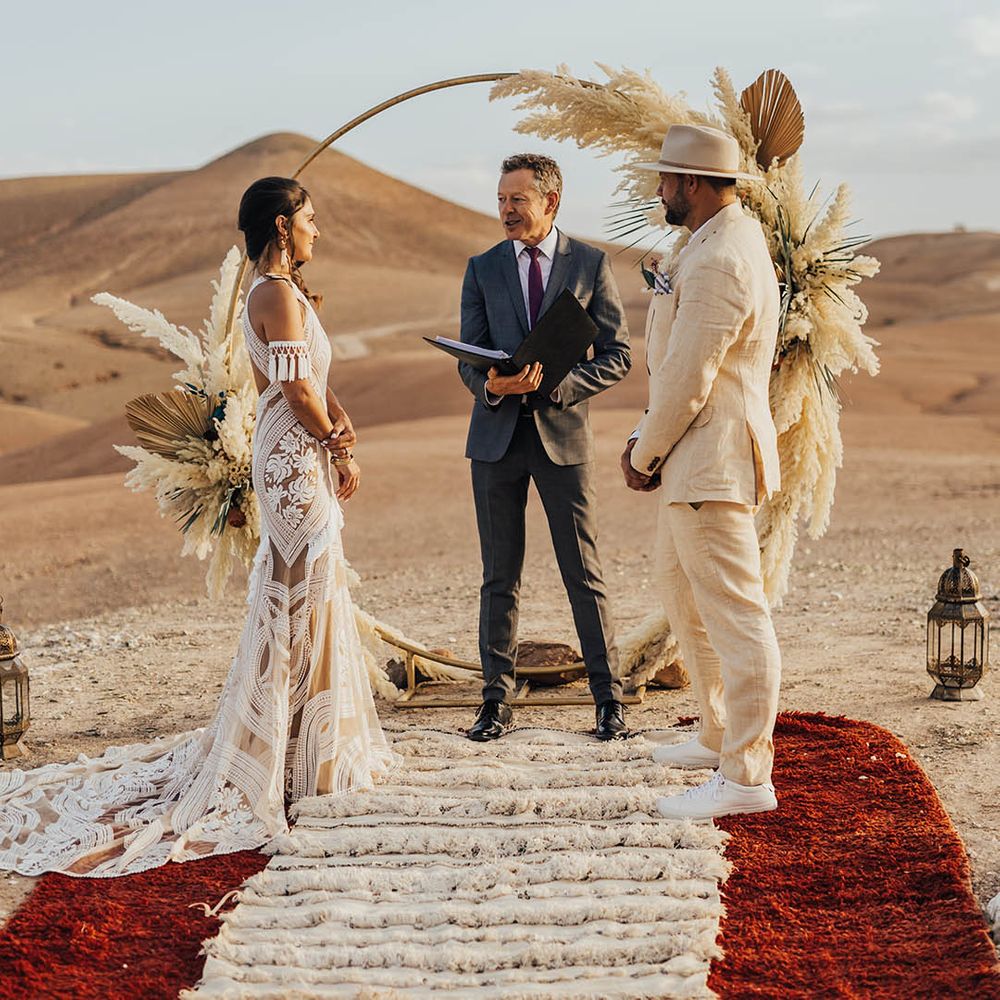 Outdoor wedding ceremony in the Marrakech desert for an elopement wedding 