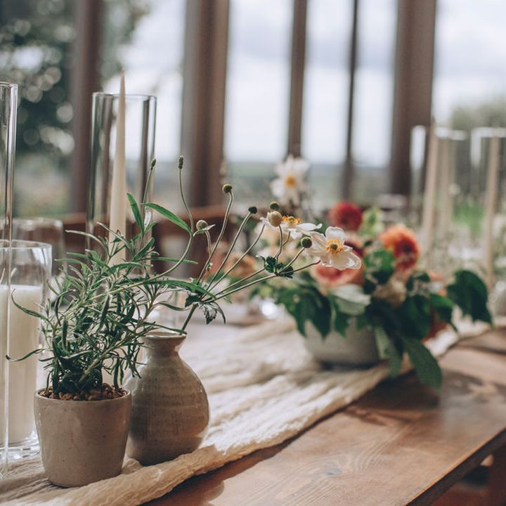 Linen table runner for wedding table with pink flowers