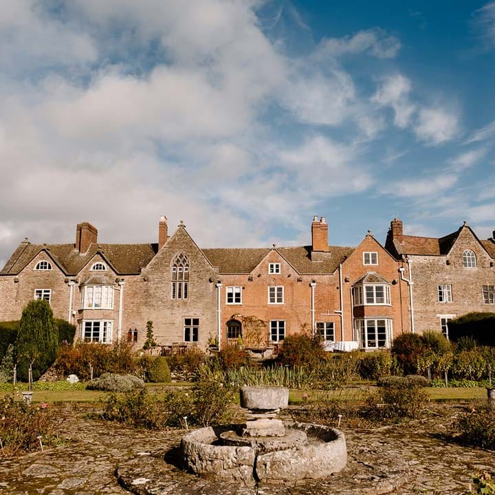 Exterior shot of Broadfield Court wedding venue 