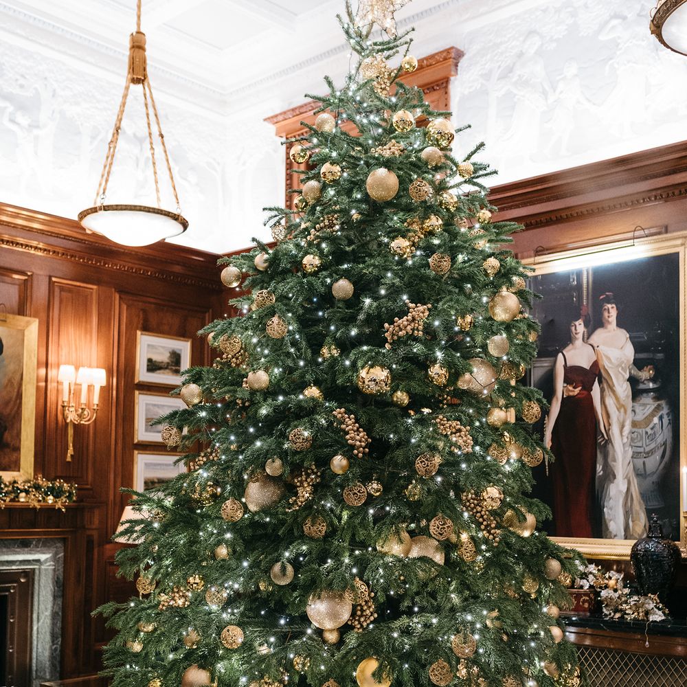 Christmas tree with golden decorations 