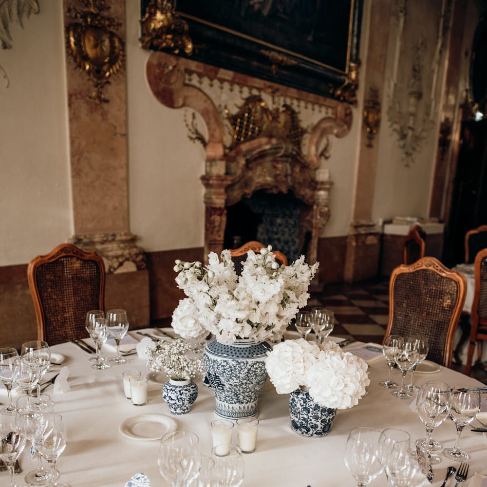 Blue and white Chinese Pottery centrepieces and name place cards 