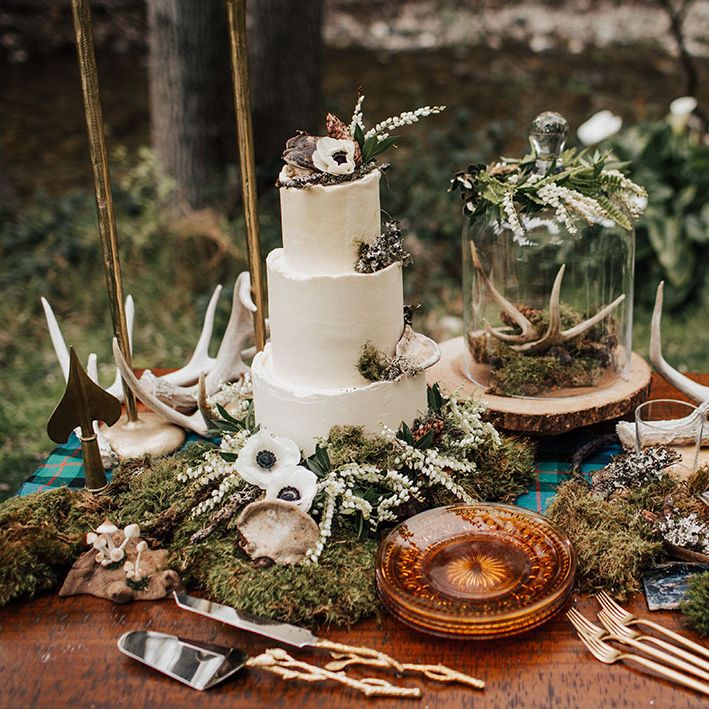 Boho wedding cake table and whisky station with buttercream wedding cake, moss, antlers and glass cloche 