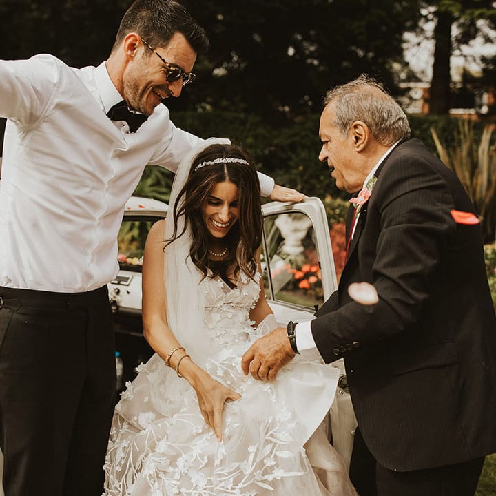 Bride is helped out of Fiat 500