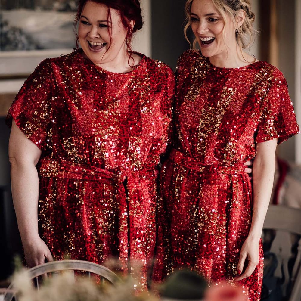 Bridesmaids wear red sequin midi bridesmaid dresses for carnival theme wedding 