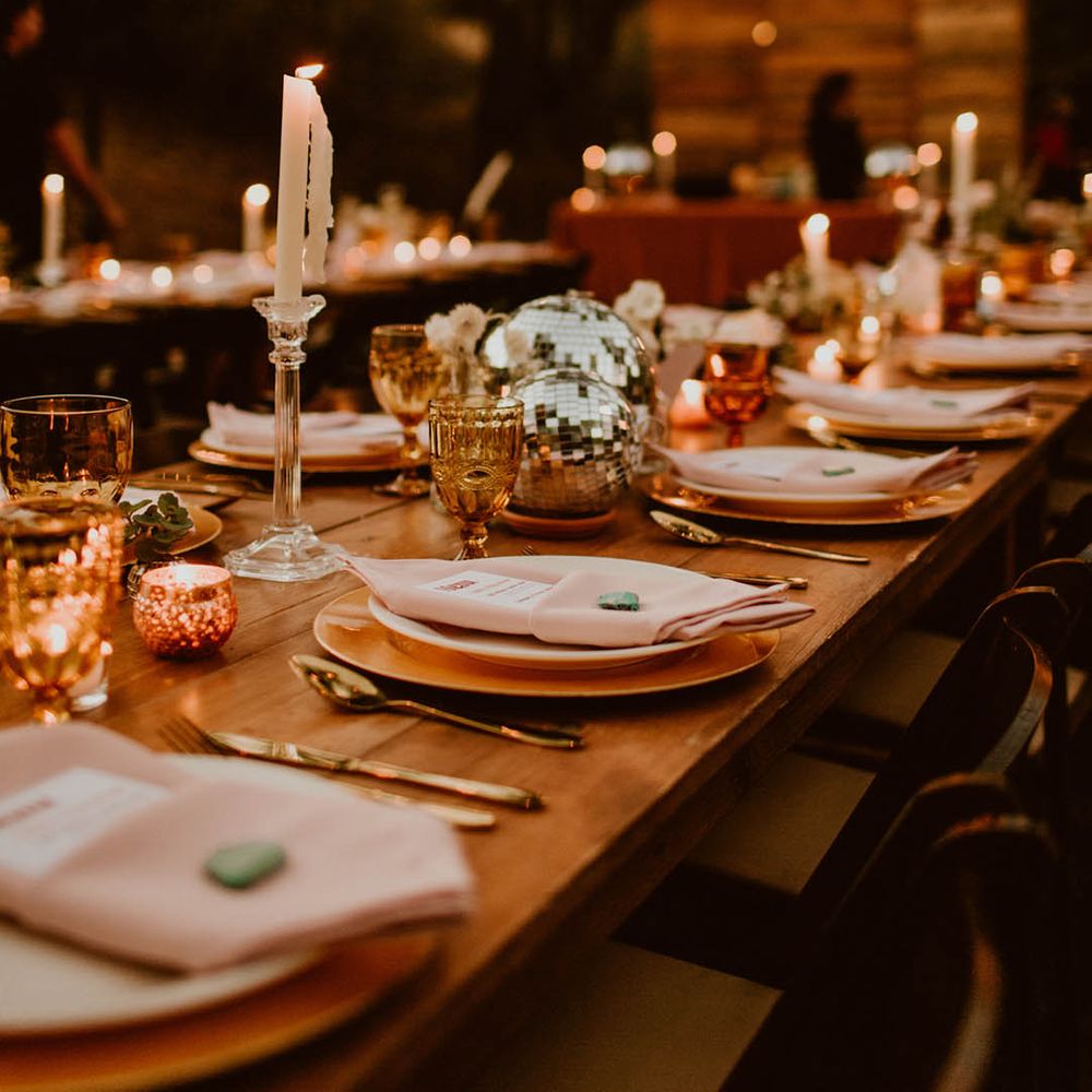 Retro styling for outdoor wedding