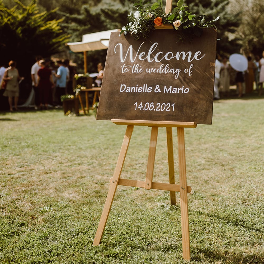 Welcome sign to the wedding of Danielle and Mario