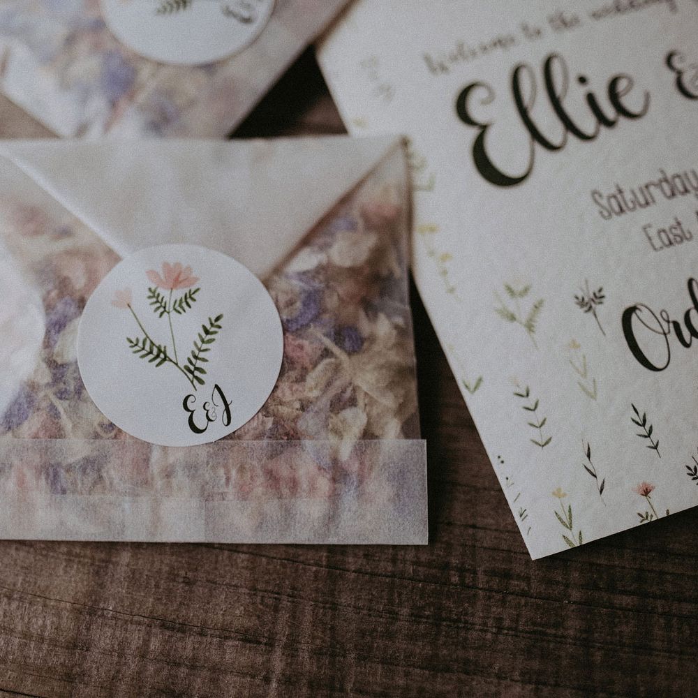 Small dried flower confetti packet with sticker for Isle of Wight wedding with macrame wedding decor
