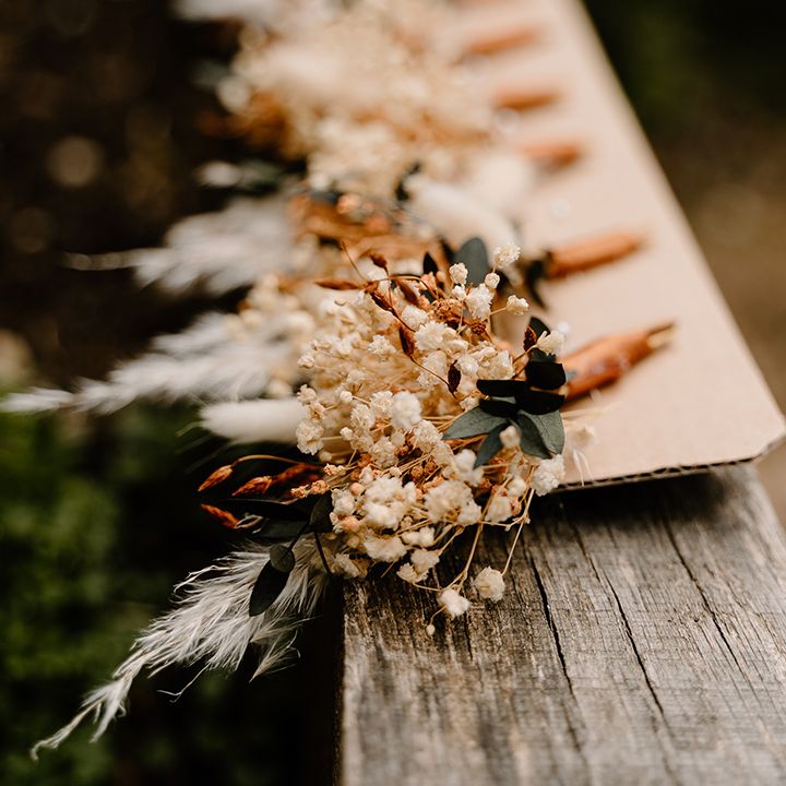 Dried flower buttonholes for the groom and groomsmen 