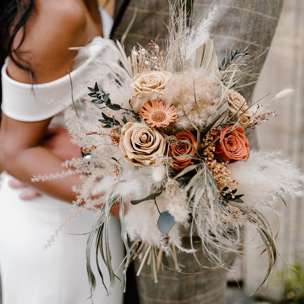 Toffee and rust roses with pampas grass for the bride's bouquet 