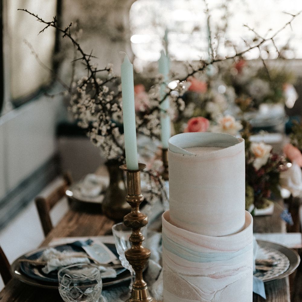 Rustic floral displays next to modern and contemporary wedding cake