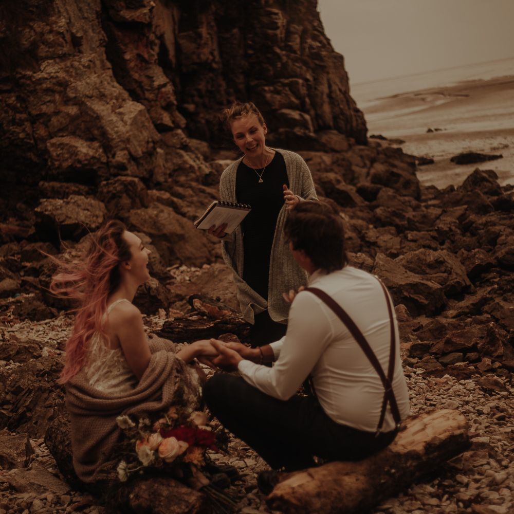 Intimate beach elopement wedding pictures by Esme Whiteside Photography