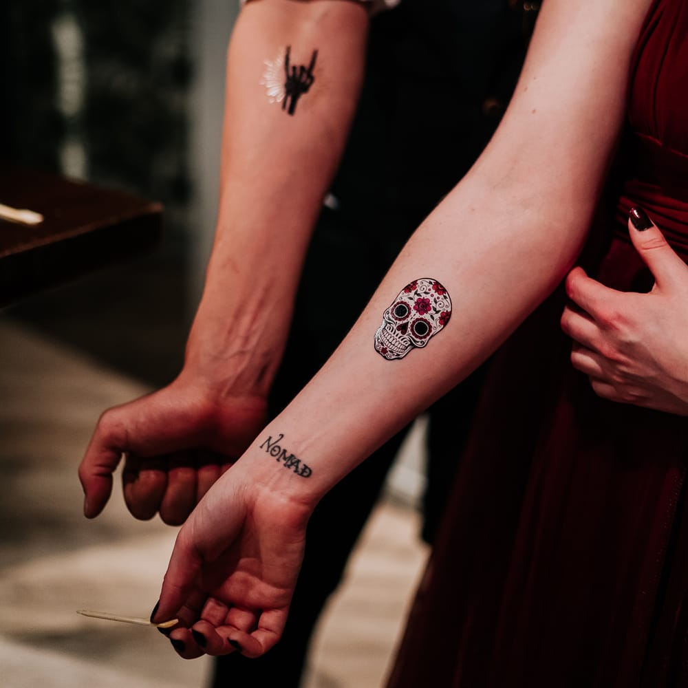 Temporary tattoos for alternative wedding entertainment 