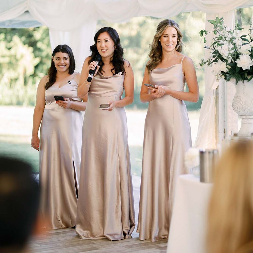 Maid of honour wedding speech in a light pink satin bridesmaid dress