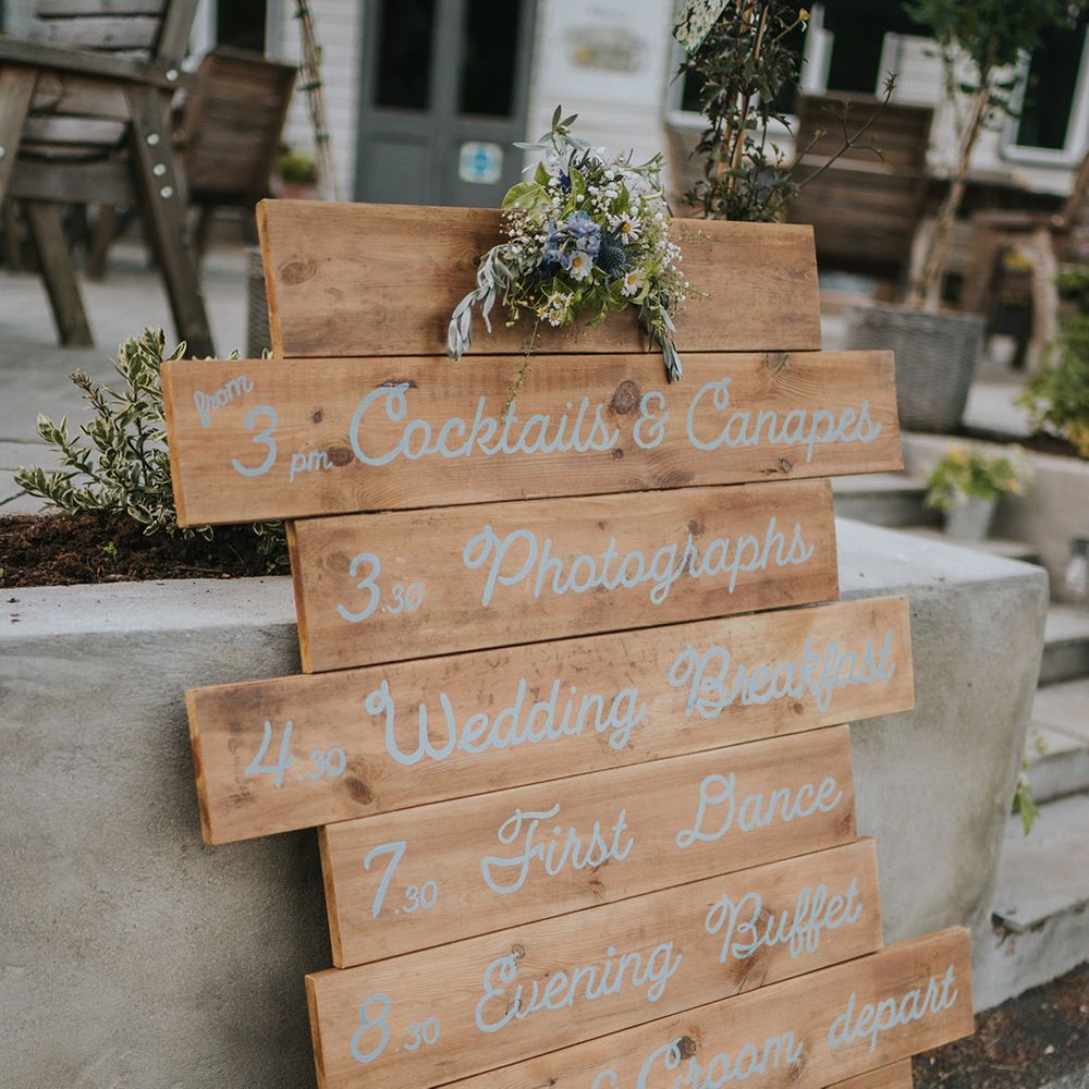 DIY wooden pallet wedding order of the day signage 