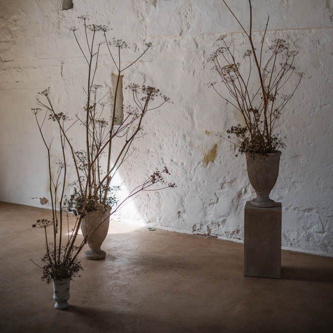 minimalist wedding flowers 