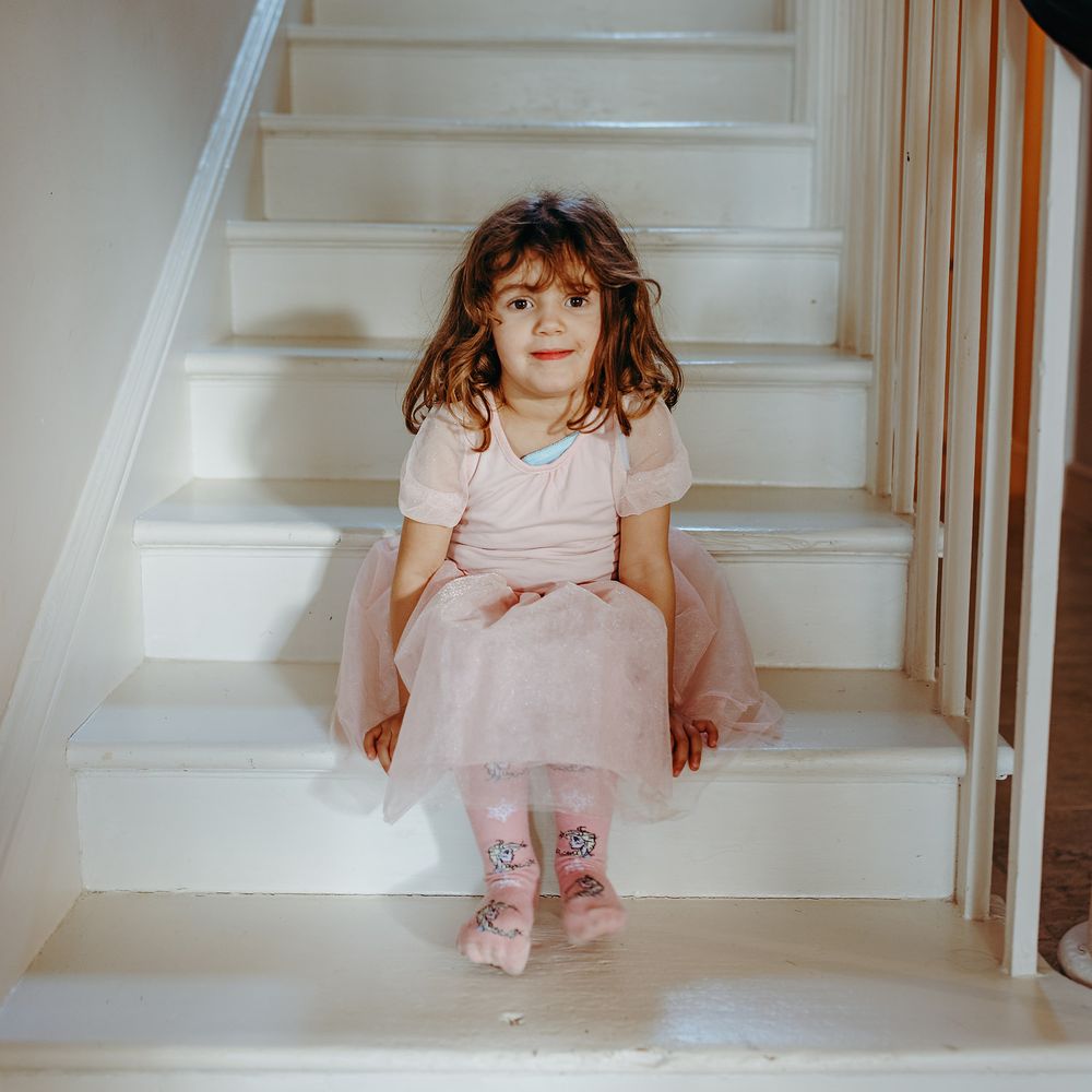 Flower girl sits on the stairs