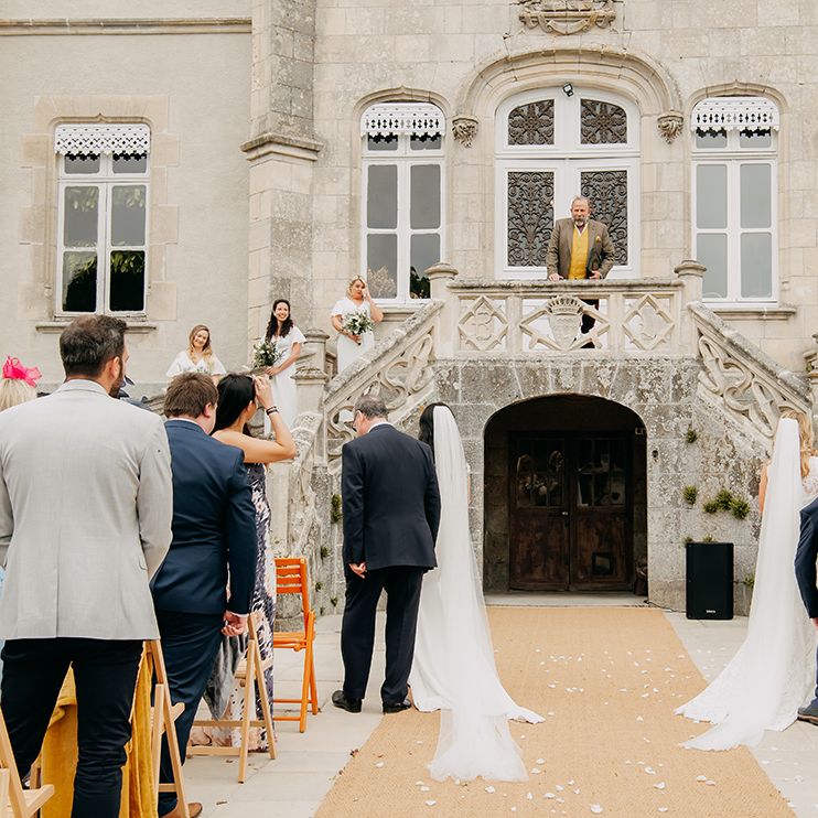 Altar style and wedding party arrangement for chateau wedding 