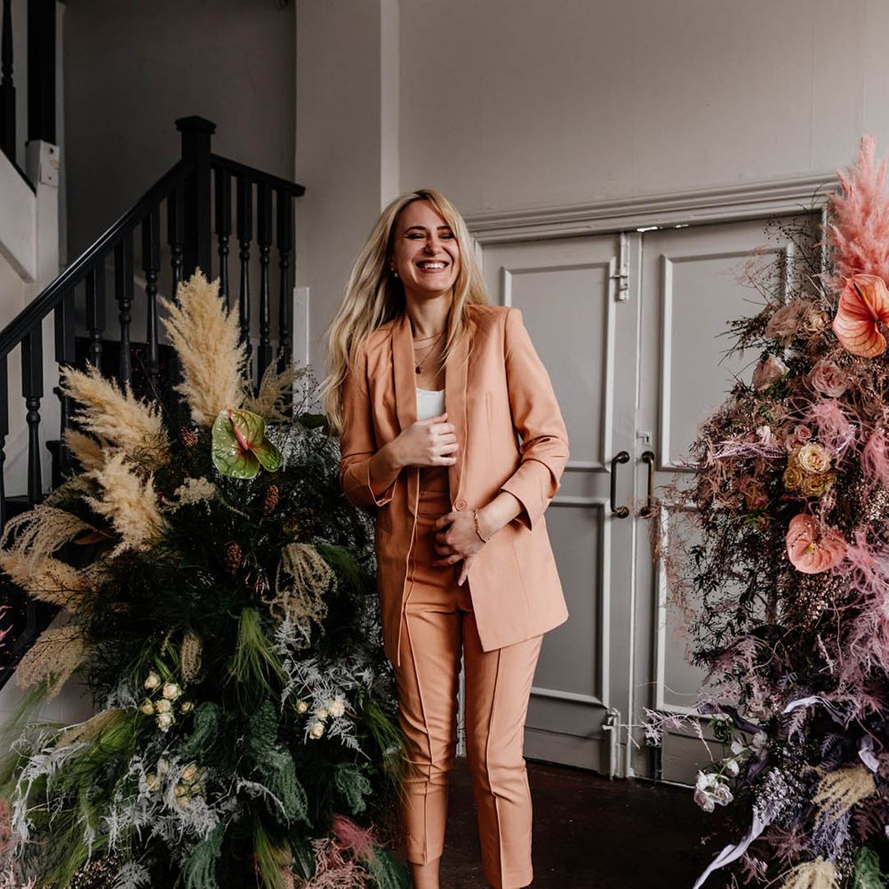Speeches with peach bridesmaid suits 