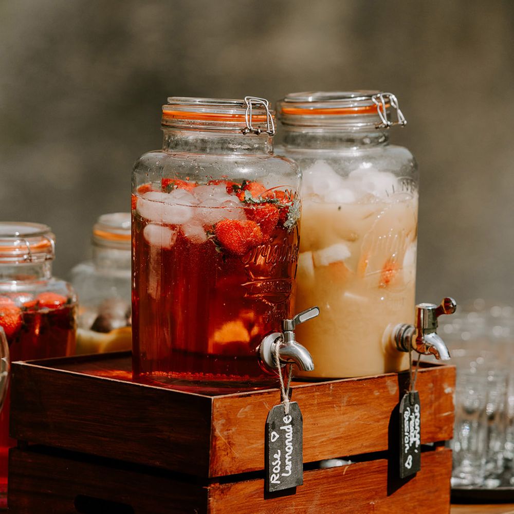 Lemonade stand at wedding for non-alcoholic wedding drinks and bar design 