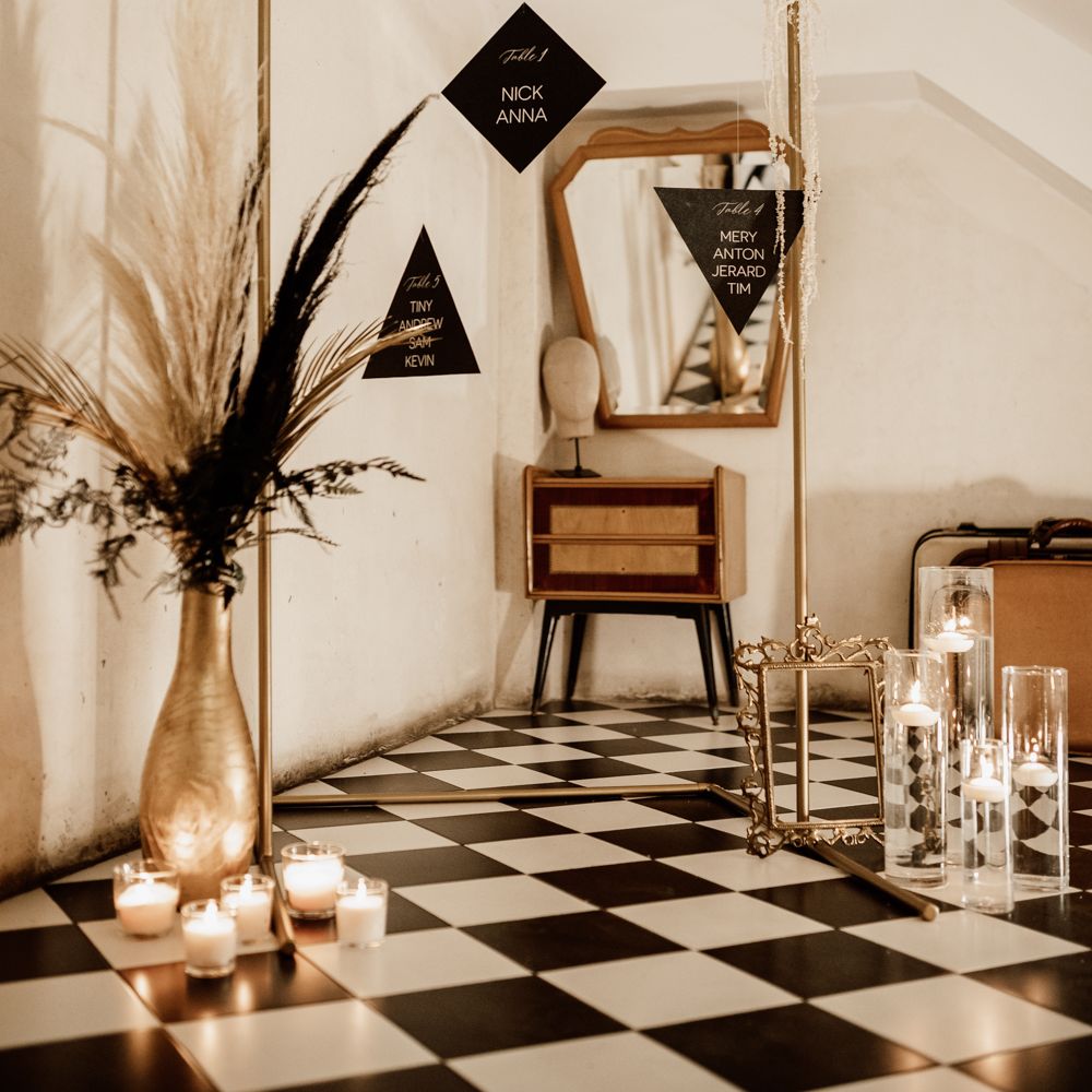 Table plan with black & white detailing