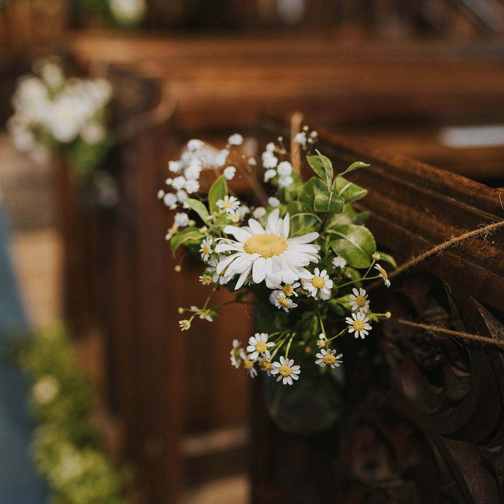 Daisy wedding church pew and aisle decoration for rural and whimsical theme wedding 