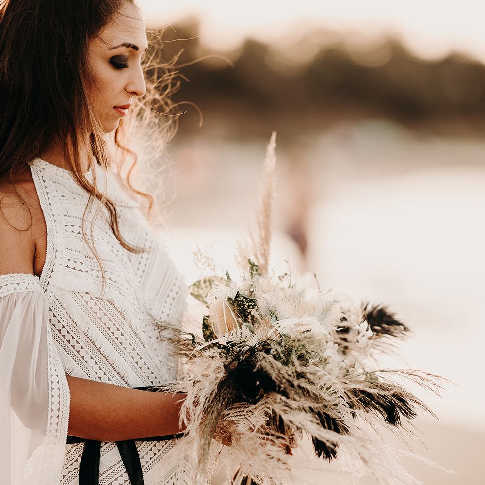 Boho bride clutches blush bouquet