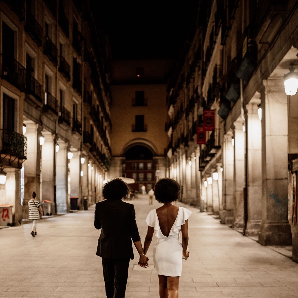 Bride & groom walk in Madrid 