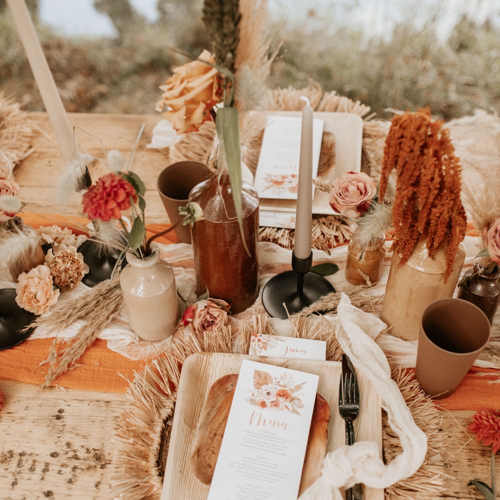 Table decor with wooden plates, vases and Autumnal floral decor 