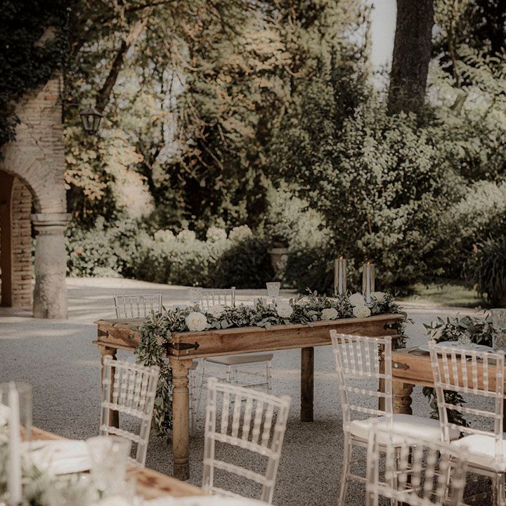Al fresco dining with wedding sweetheart table 