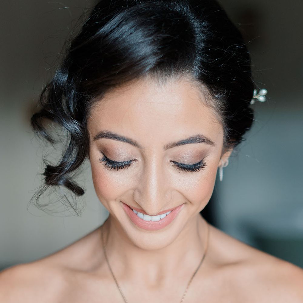 Bride wears natural styled makeup complete with neutral toned eyeshadow 