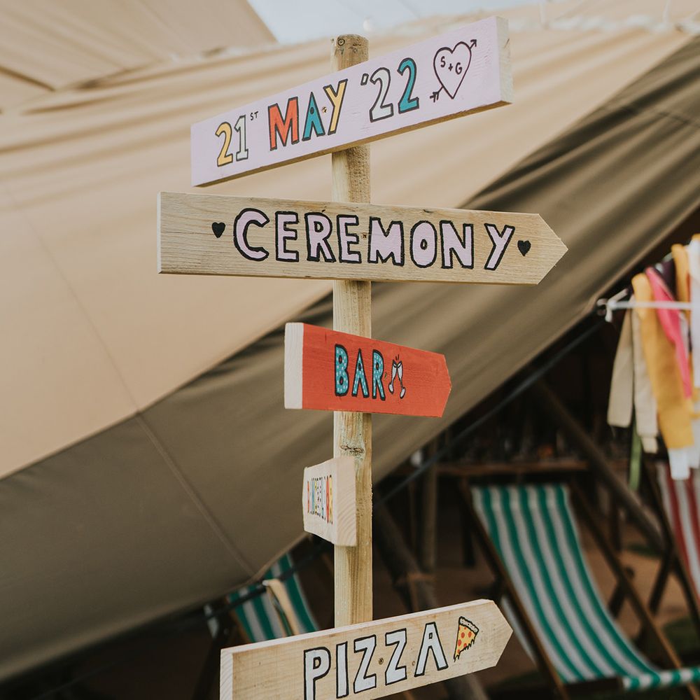 DIY wooden wedding signage for outdoor wedding 